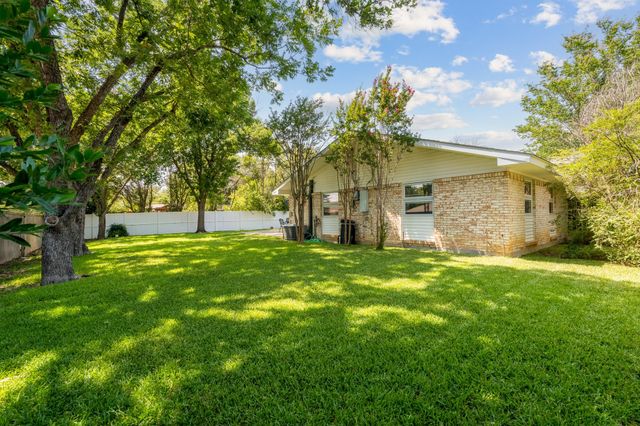 3734 Crown Shore, Dallas, TX 75244