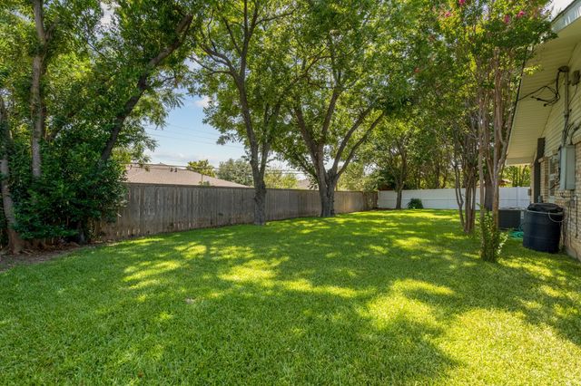 3734 Crown Shore, Dallas, TX 75244