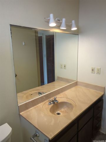 1042 17th Avenue, Honolulu, HI 96816