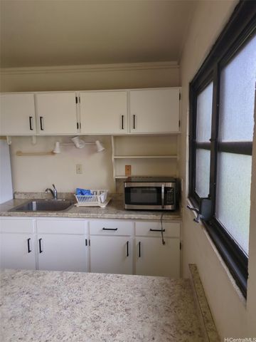 1042 17th Avenue, Honolulu, HI 96816