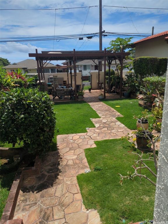 1042 17th Avenue, Honolulu, HI 96816