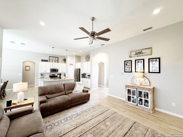 1683 Vista View, Pleasanton, TX 78064