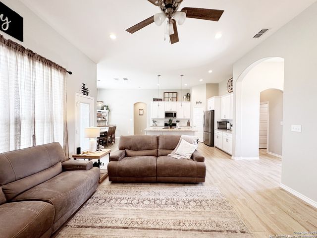 1683 Vista View, Pleasanton, TX 78064
