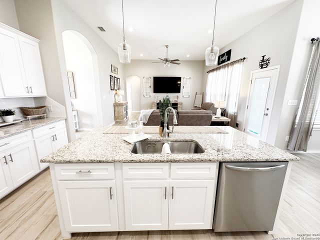 1683 Vista View, Pleasanton, TX 78064