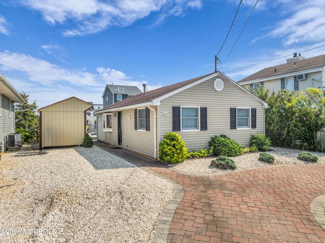 215 Pine Drive, Bayville, NJ 08721