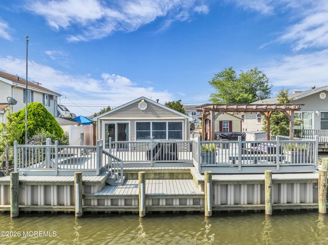 215 Pine Drive, Bayville, NJ 08721