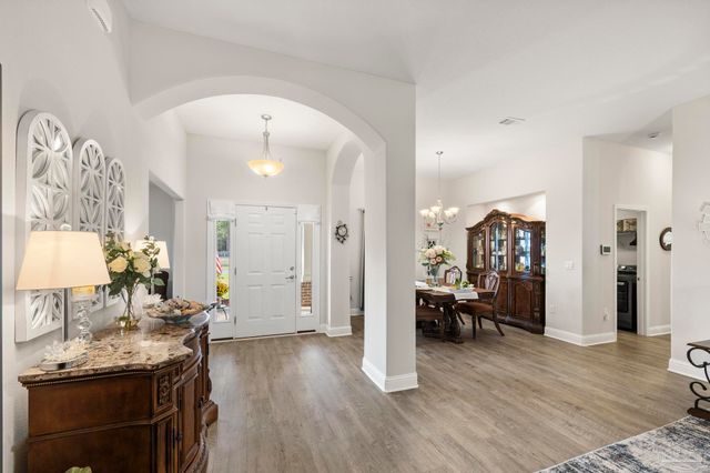 4566 Red Oak Dr, Milton, FL 32583