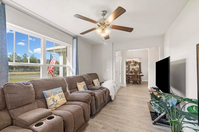 4566 Red Oak Dr, Milton, FL 32583