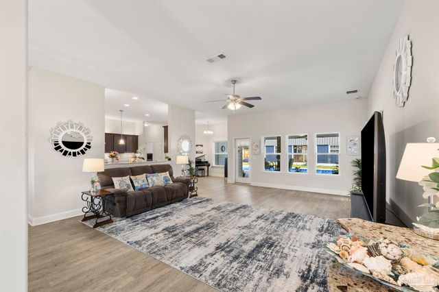 4566 Red Oak Dr, Milton, FL 32583