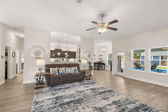 4566 Red Oak Dr, Milton, FL 32583