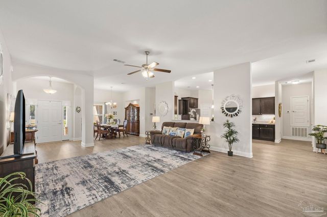 4566 Red Oak Dr, Milton, FL 32583