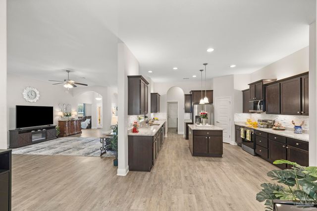 4566 Red Oak Dr, Milton, FL 32583