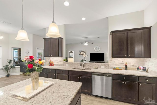 4566 Red Oak Dr, Milton, FL 32583