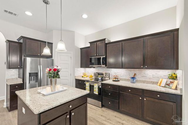 4566 Red Oak Dr, Milton, FL 32583