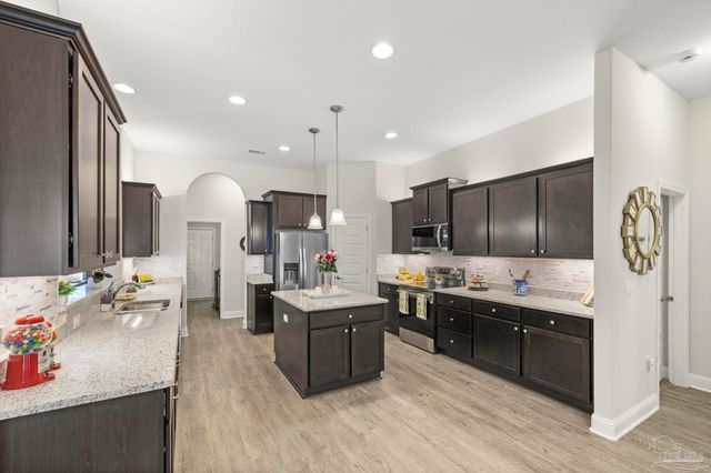 4566 Red Oak Dr, Milton, FL 32583