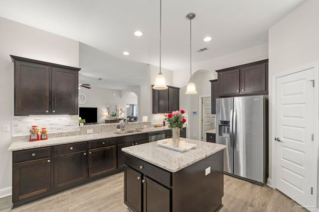 4566 Red Oak Dr, Milton, FL 32583