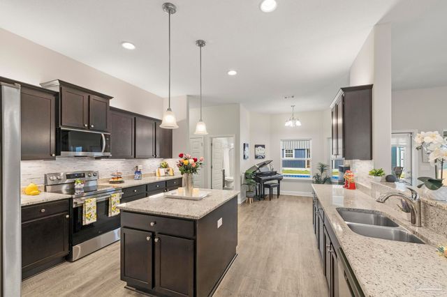 4566 Red Oak Dr, Milton, FL 32583