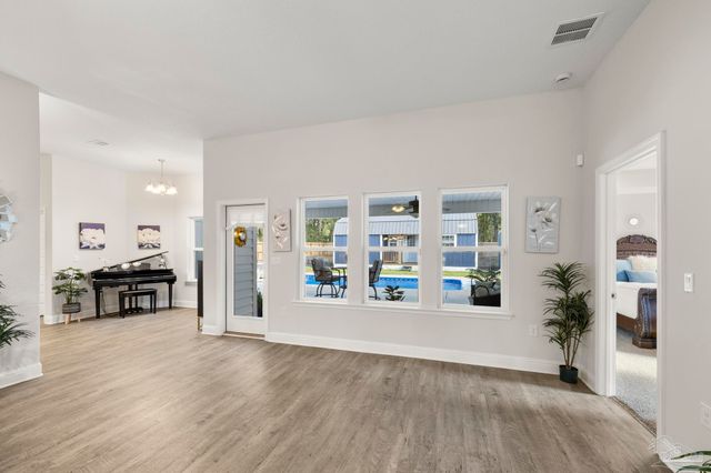 4566 Red Oak Dr, Milton, FL 32583