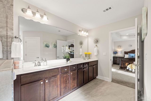 4566 Red Oak Dr, Milton, FL 32583