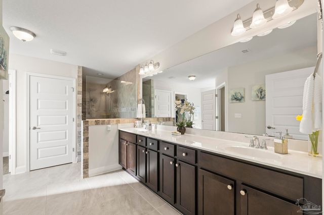 4566 Red Oak Dr, Milton, FL 32583