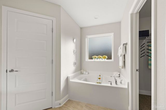 4566 Red Oak Dr, Milton, FL 32583