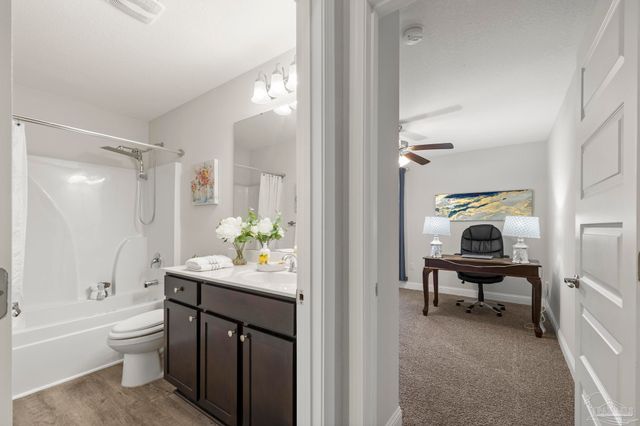 4566 Red Oak Dr, Milton, FL 32583