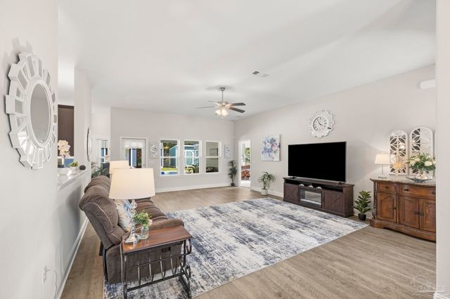 4566 Red Oak Dr, Milton, FL 32583