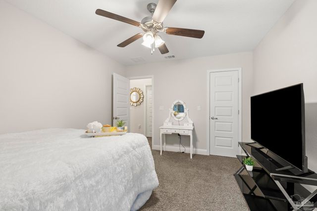 4566 Red Oak Dr, Milton, FL 32583