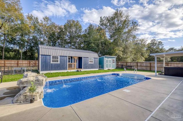 4566 Red Oak Dr, Milton, FL 32583