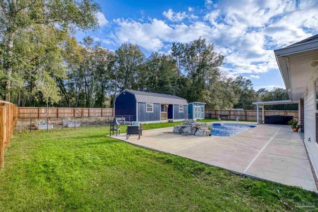 4566 Red Oak Dr, Milton, FL 32583