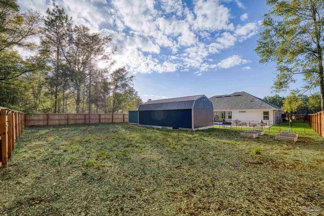 4566 Red Oak Dr, Milton, FL 32583