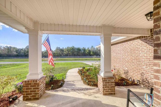 4566 Red Oak Dr, Milton, FL 32583