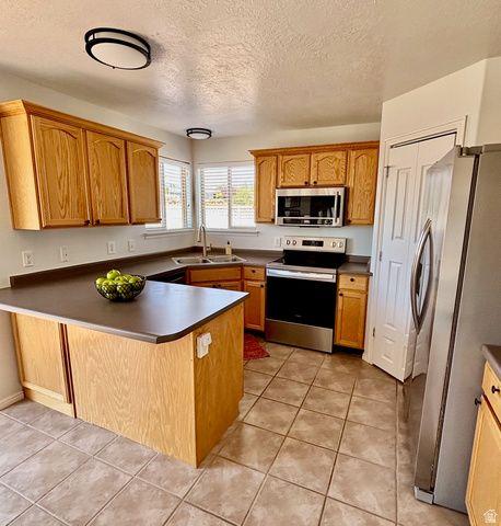 6712 S EARLY DAWN DR, West Jordan, UT 84081