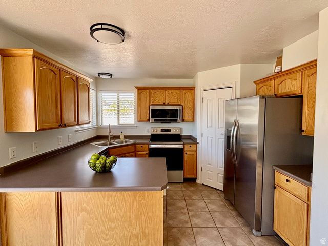 6712 S EARLY DAWN DR, West Jordan, UT 84081