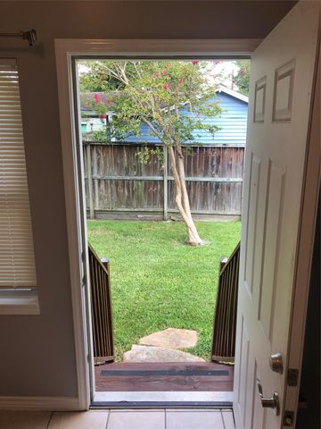 914 E 25th Street Left, Houston, TX 77009