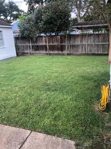 914 E 25th Street Left, Houston, TX 77009