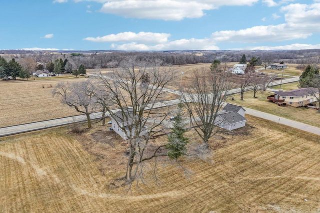 N5288 County Road D, Helenville, WI 53137