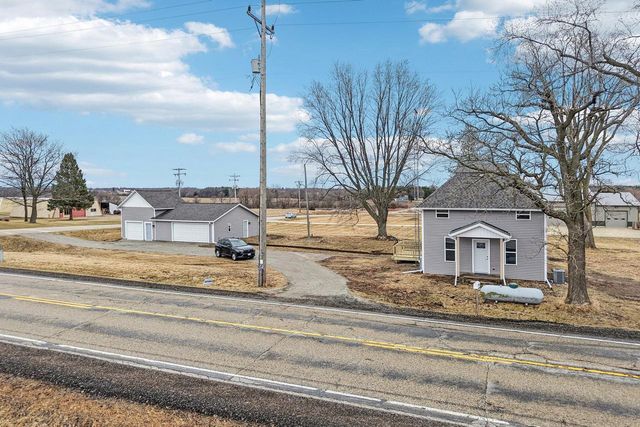 N5288 County Road D, Helenville, WI 53137