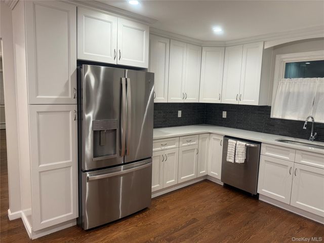 18 Juniper Road 2nd Floor, Port Washington, NY 11050