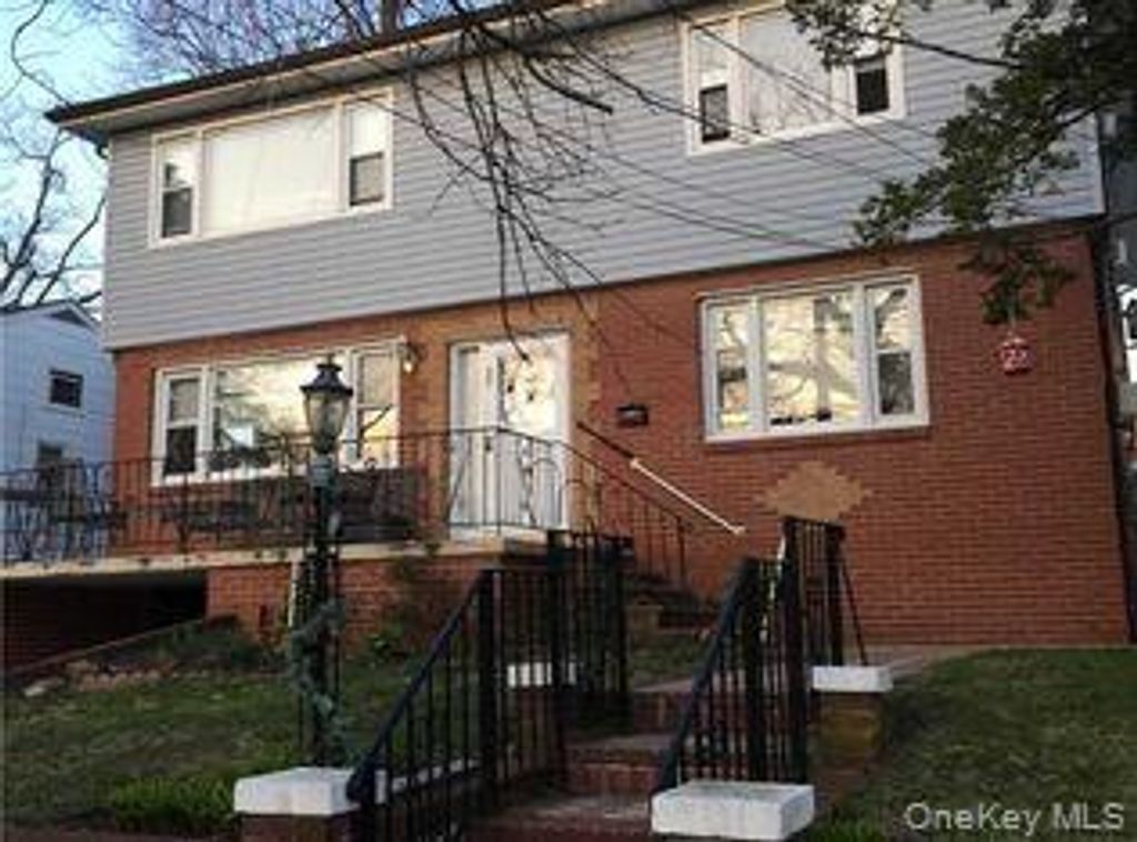 18 Juniper Road 2nd Floor, Port Washington, NY 11050