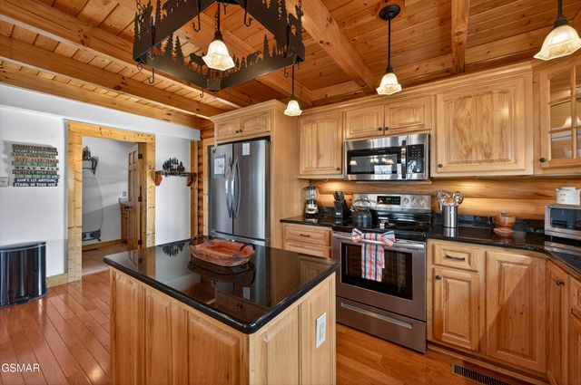 556 Thissa Way, Gatlinburg, TN 37738