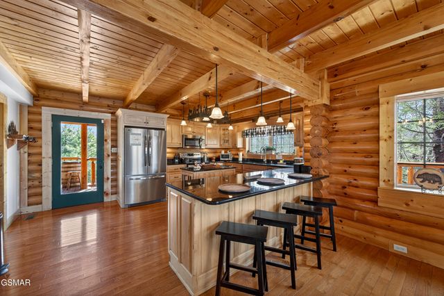 556 Thissa Way, Gatlinburg, TN 37738