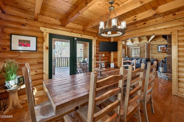 556 Thissa Way, Gatlinburg, TN 37738