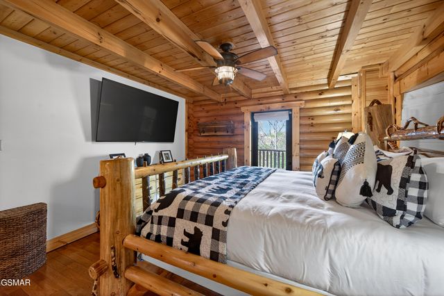 556 Thissa Way, Gatlinburg, TN 37738