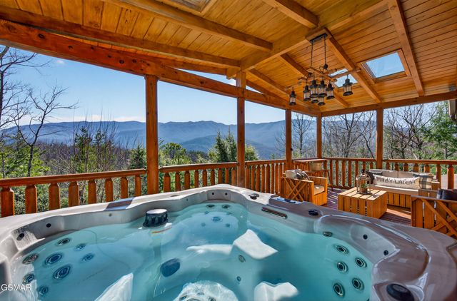 556 Thissa Way, Gatlinburg, TN 37738