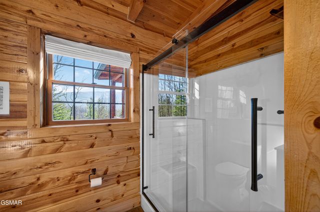 556 Thissa Way, Gatlinburg, TN 37738