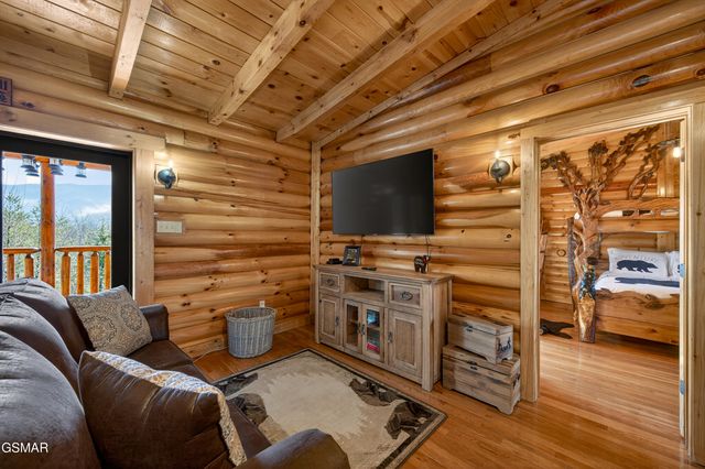 556 Thissa Way, Gatlinburg, TN 37738