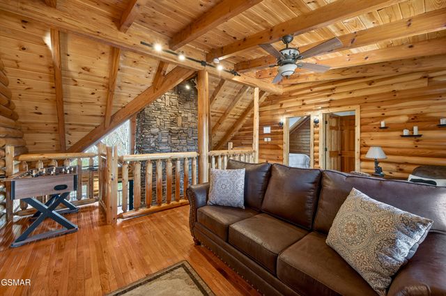 556 Thissa Way, Gatlinburg, TN 37738
