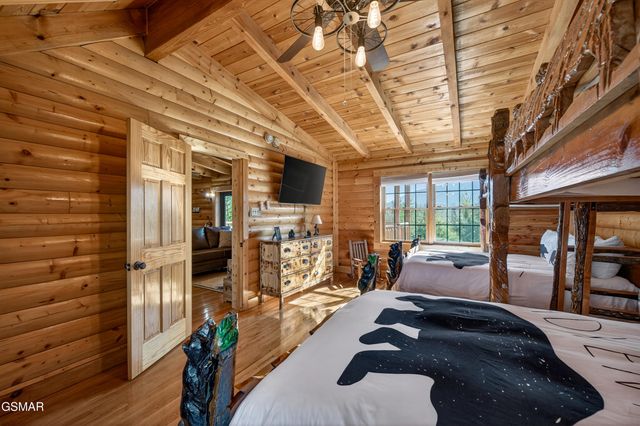 556 Thissa Way, Gatlinburg, TN 37738