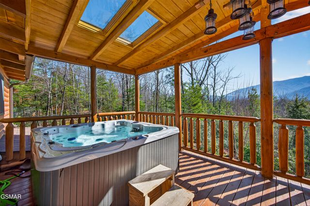 556 Thissa Way, Gatlinburg, TN 37738